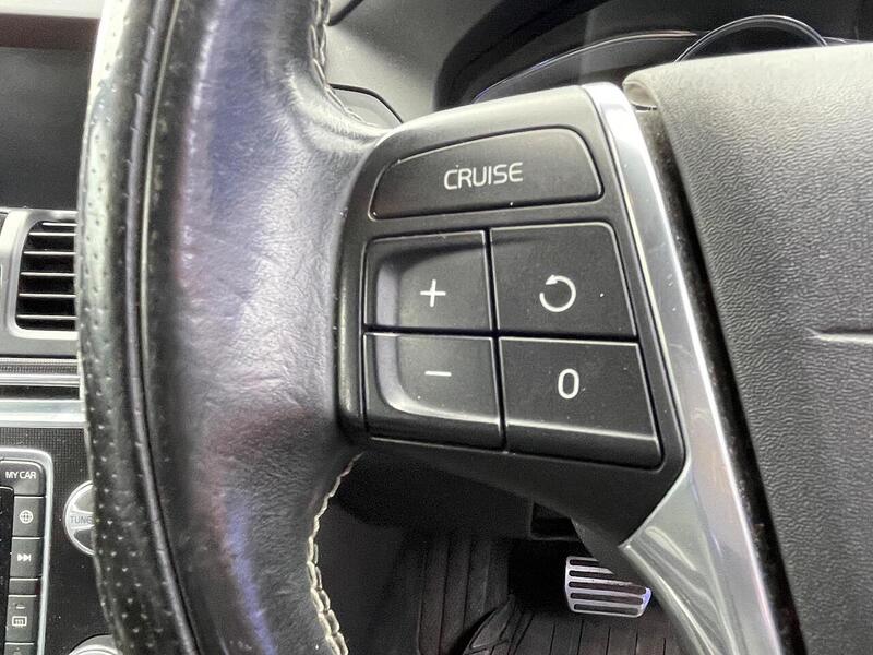 Volvo XC60 XC60 2.4 D5 R-Design Nav Auto AWD Euro 6 (s/s) 5dr - U7139