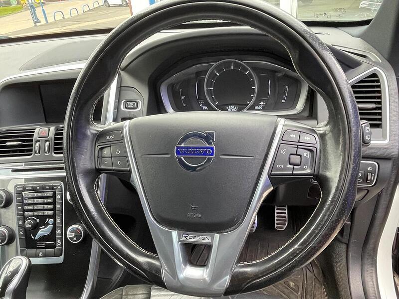 Volvo XC60 XC60 2.4 D5 R-Design Nav Auto AWD Euro 6 (s/s) 5dr - U7139