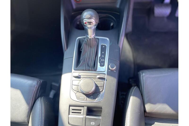 Audi A3 A3 1.8 TFSI S line S Tronic Euro 5 (s/s) 3dr - U7167