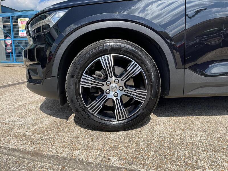 Volvo XC40 2.0 B4 MHEV Inscription SUV 5dr Petrol Hybrid Auto AWD Euro 6 (s/s) (197 ps) - U7174