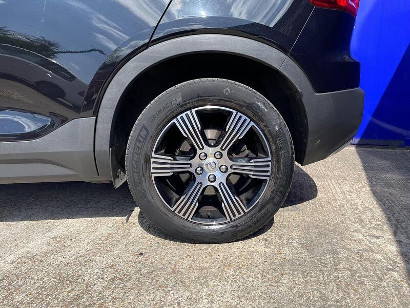 Volvo XC40 2.0 B4 MHEV Inscription SUV 5dr Petrol Hybrid Auto AWD Euro 6 (s/s) (197 ps) - U7174