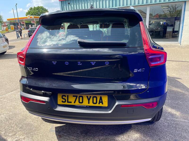 Volvo XC40 2.0 B4 MHEV Inscription SUV 5dr Petrol Hybrid Auto AWD Euro 6 (s/s) (197 ps) - U7174
