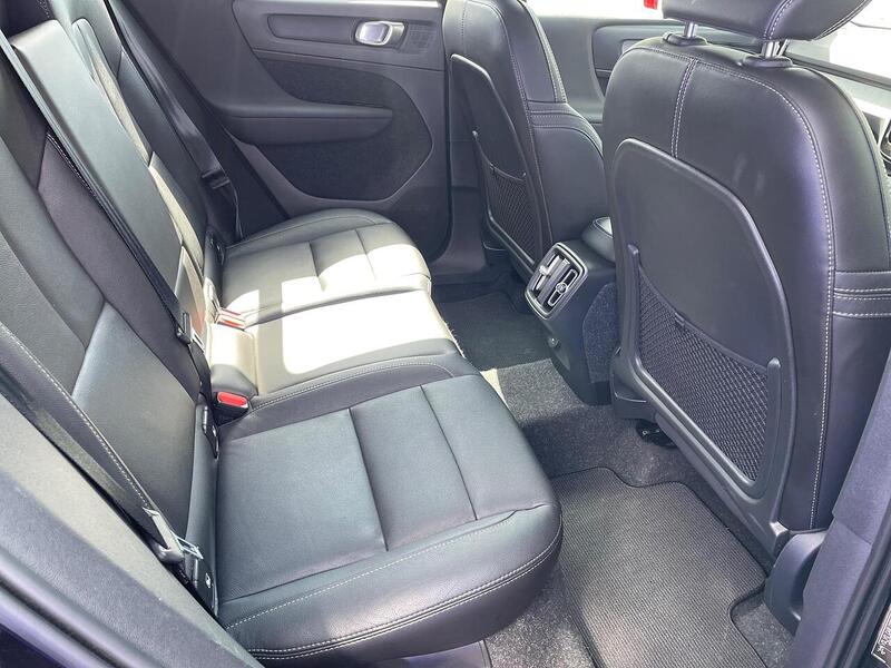 Volvo XC40 2.0 B4 MHEV Inscription SUV 5dr Petrol Hybrid Auto AWD Euro 6 (s/s) (197 ps) - U7174