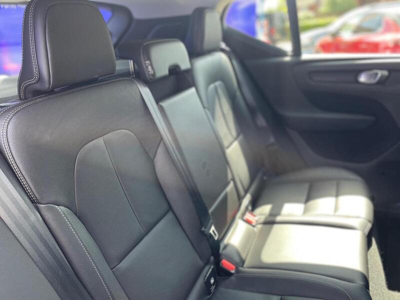 Volvo XC40 2.0 B4 MHEV Inscription SUV 5dr Petrol Hybrid Auto AWD Euro 6 (s/s) (197 ps) - U7174