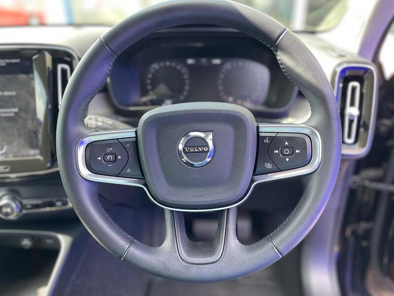 Volvo XC40 2.0 B4 MHEV Inscription SUV 5dr Petrol Hybrid Auto AWD Euro 6 (s/s) (197 ps) - U7174