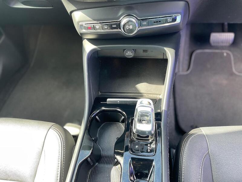 Volvo XC40 2.0 B4 MHEV Inscription SUV 5dr Petrol Hybrid Auto AWD Euro 6 (s/s) (197 ps) - U7174