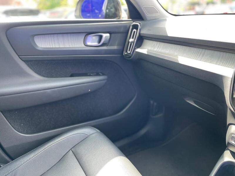 Volvo XC40 2.0 B4 MHEV Inscription SUV 5dr Petrol Hybrid Auto AWD Euro 6 (s/s) (197 ps) - U7174