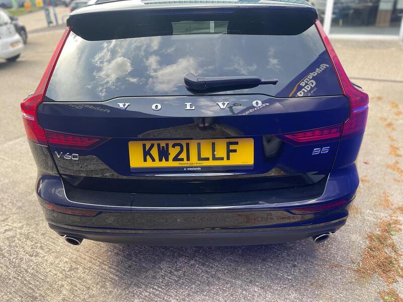 Volvo V60 2.0 B5 MHEV Momentum Estate 5dr Petrol Hybrid Auto Euro 6 (s/s) (250 ps) - U7175