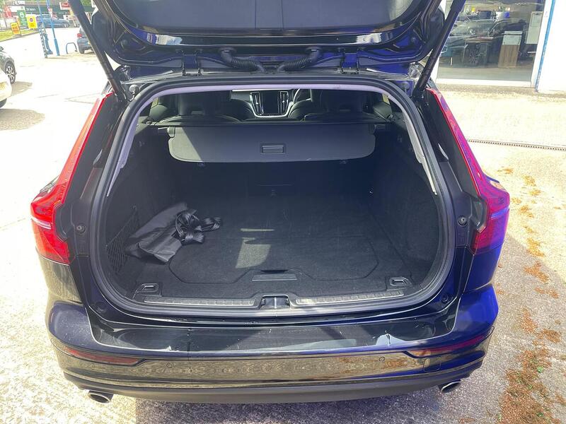 Volvo V60 2.0 B5 MHEV Momentum Estate 5dr Petrol Hybrid Auto Euro 6 (s/s) (250 ps) - U7175