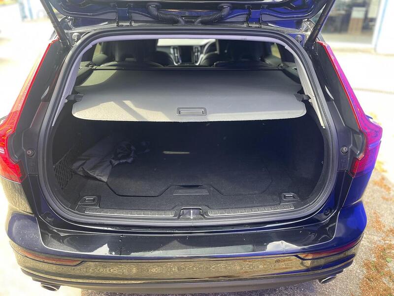 Volvo V60 2.0 B5 MHEV Momentum Estate 5dr Petrol Hybrid Auto Euro 6 (s/s) (250 ps) - U7175