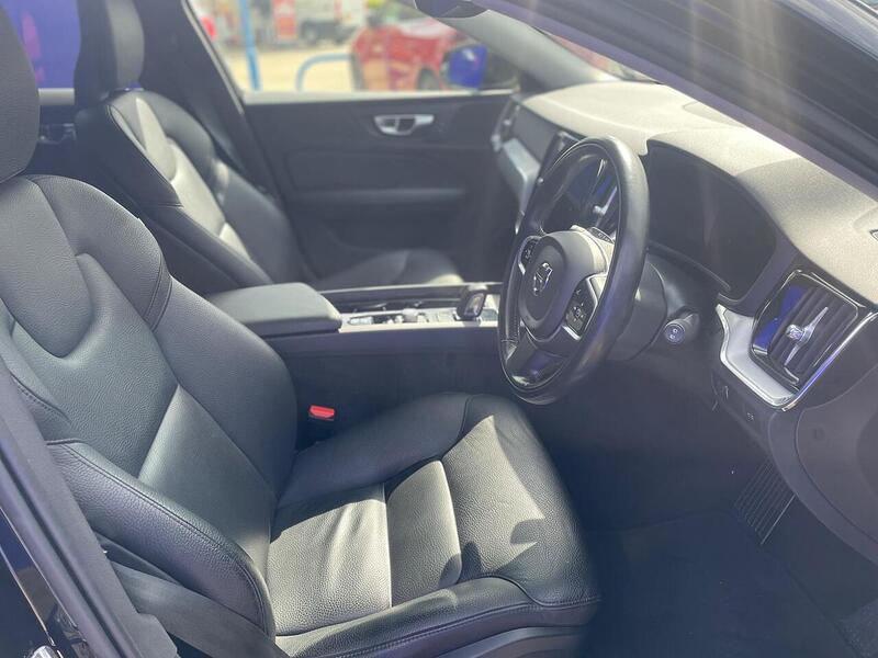 Volvo V60 2.0 B5 MHEV Momentum Estate 5dr Petrol Hybrid Auto Euro 6 (s/s) (250 ps) - U7175
