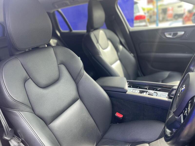 Volvo V60 2.0 B5 MHEV Momentum Estate 5dr Petrol Hybrid Auto Euro 6 (s/s) (250 ps) - U7175