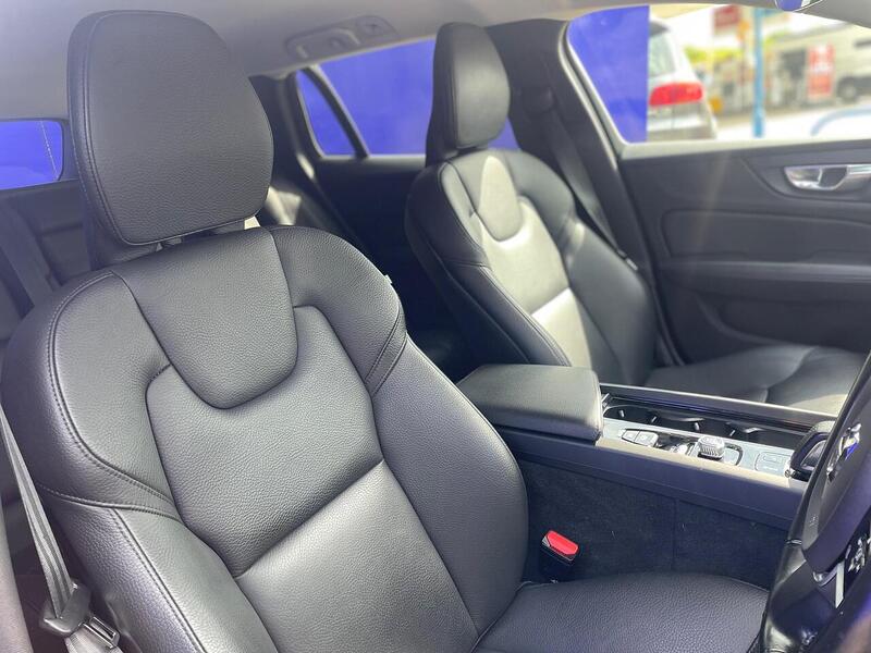 Volvo V60 2.0 B5 MHEV Momentum Estate 5dr Petrol Hybrid Auto Euro 6 (s/s) (250 ps) - U7175