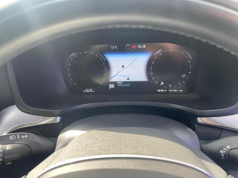 Volvo V60 2.0 B5 MHEV Momentum Estate 5dr Petrol Hybrid Auto Euro 6 (s/s) (250 ps) - U7175