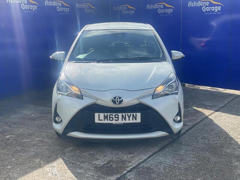 Toyota Yaris 1.5 VVT-i Icon Tech Hatchback 5dr Petrol CVT Euro 6 (111 ps) - U7191