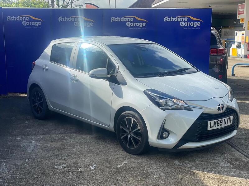 Toyota Yaris 1.5 VVT-i Icon Tech Hatchback 5dr Petrol CVT Euro 6 (111 ps) - U7191