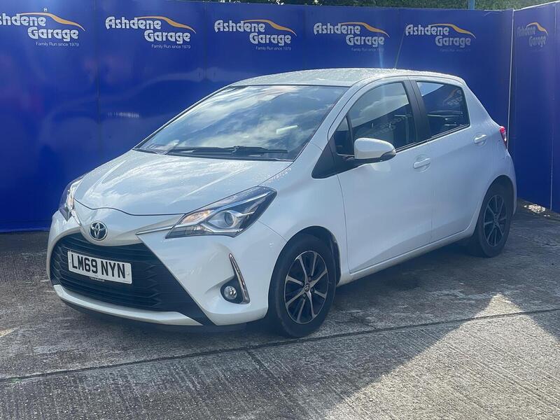 Toyota Yaris 1.5 VVT-i Icon Tech Hatchback 5dr Petrol CVT Euro 6 (111 ps) - U7191