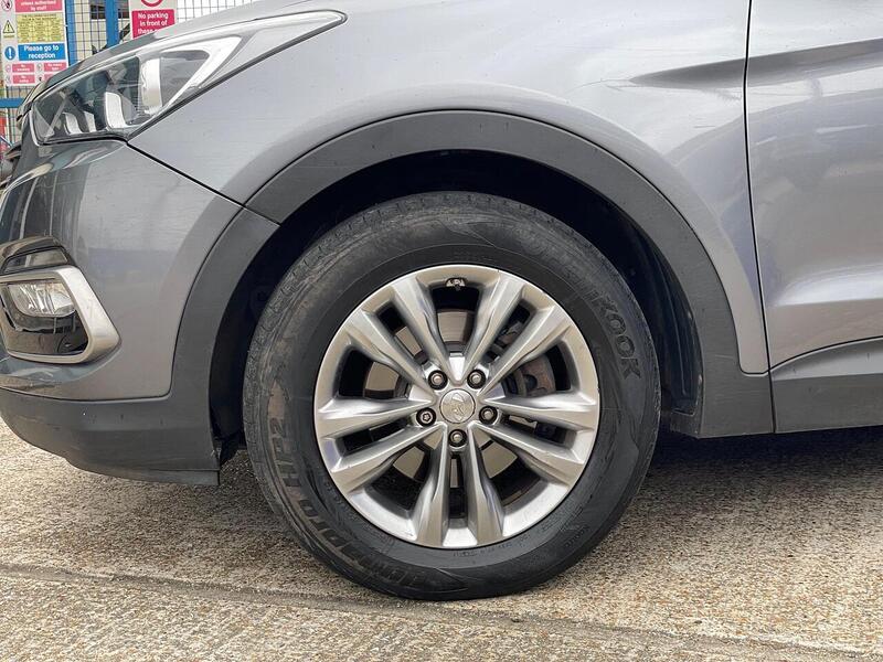 Hyundai Santa Fe 2.2 CRDi Blue Drive Premium SUV 5dr Diesel Manual 4WD Euro 6 (s/s) (200 ps) - U7195