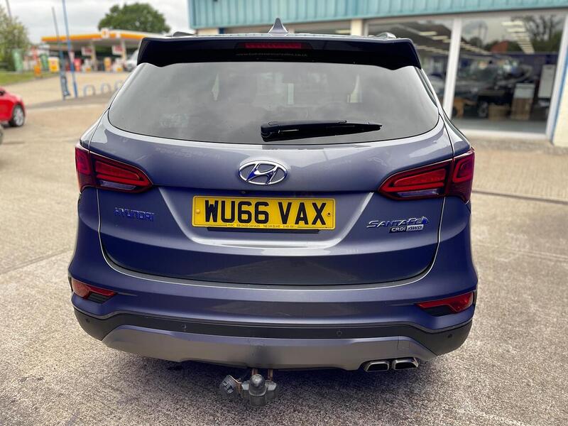 Hyundai Santa Fe 2.2 CRDi Blue Drive Premium SUV 5dr Diesel Manual 4WD Euro 6 (s/s) (200 ps) - U7195