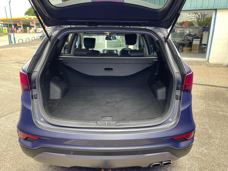 Hyundai Santa Fe 2.2 CRDi Blue Drive Premium SUV 5dr Diesel Manual 4WD Euro 6 (s/s) (200 ps) - U7195