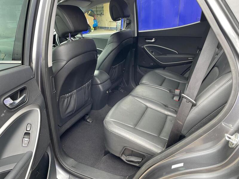 Hyundai Santa Fe 2.2 CRDi Blue Drive Premium SUV 5dr Diesel Manual 4WD Euro 6 (s/s) (200 ps) - U7195