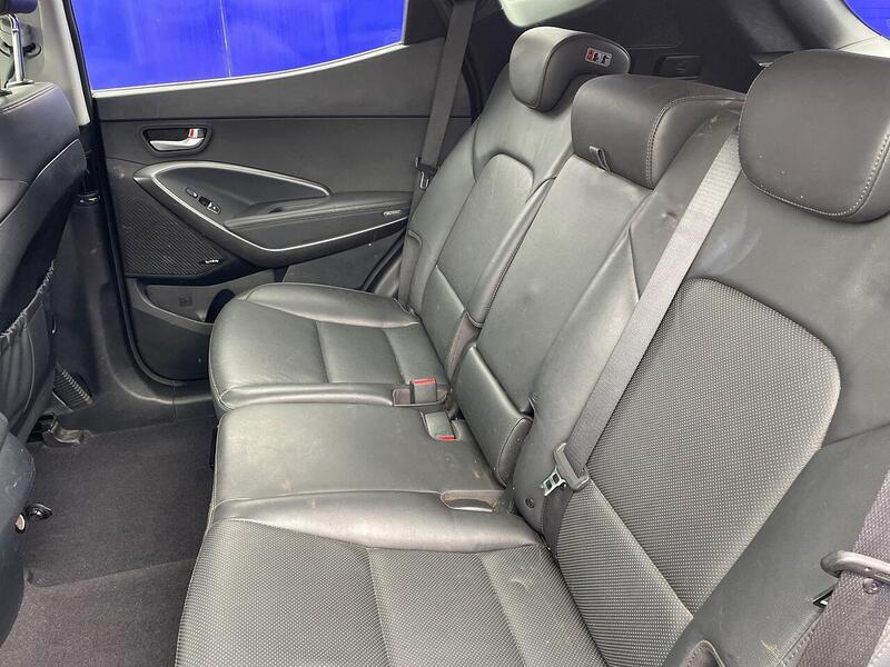 Hyundai Santa Fe 2.2 CRDi Blue Drive Premium SUV 5dr Diesel Manual 4WD Euro 6 (s/s) (200 ps) - U7195