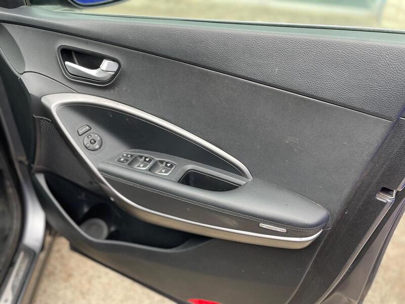 Hyundai Santa Fe 2.2 CRDi Blue Drive Premium SUV 5dr Diesel Manual 4WD Euro 6 (s/s) (200 ps) - U7195