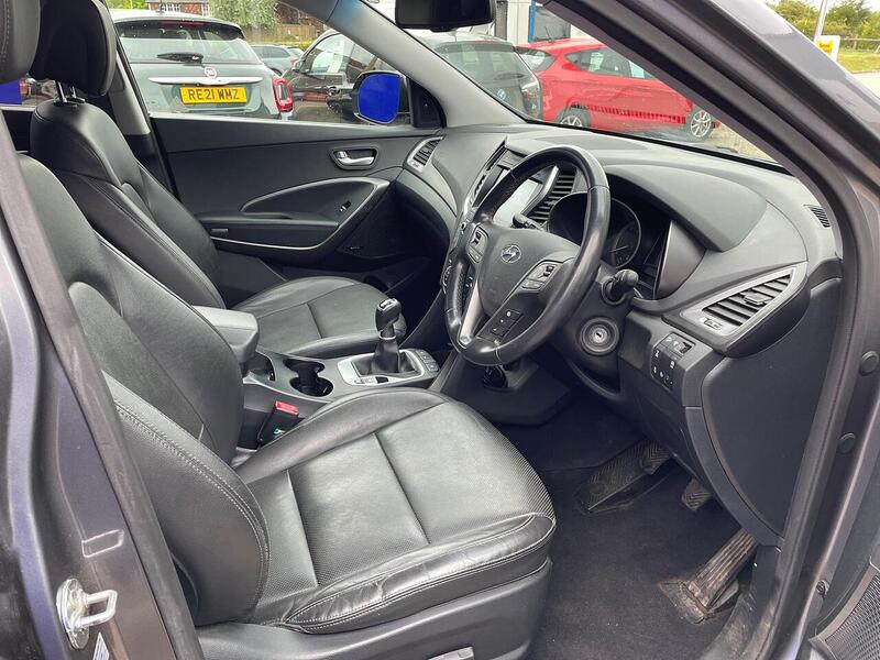 Hyundai Santa Fe 2.2 CRDi Blue Drive Premium SUV 5dr Diesel Manual 4WD Euro 6 (s/s) (200 ps) - U7195