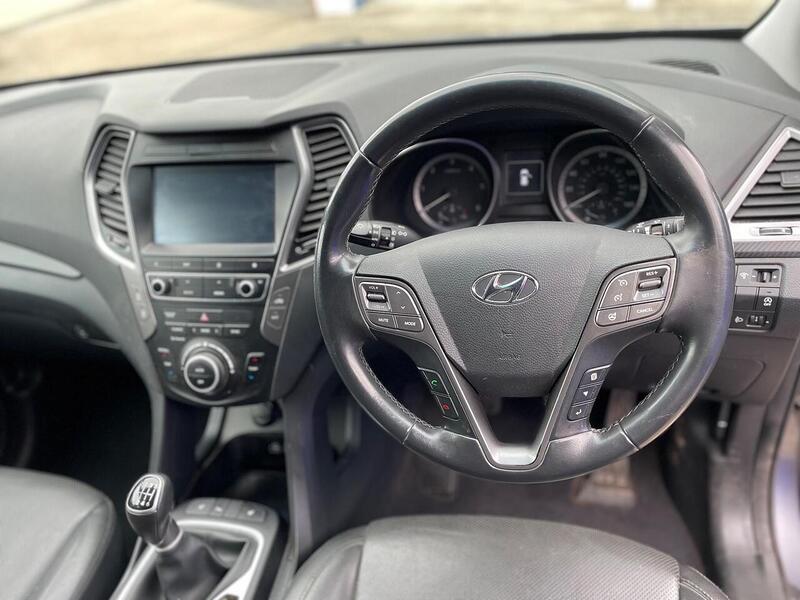 Hyundai Santa Fe 2.2 CRDi Blue Drive Premium SUV 5dr Diesel Manual 4WD Euro 6 (s/s) (200 ps) - U7195