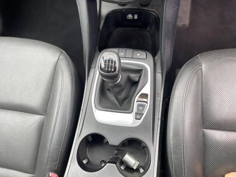 Hyundai Santa Fe 2.2 CRDi Blue Drive Premium SUV 5dr Diesel Manual 4WD Euro 6 (s/s) (200 ps) - U7195