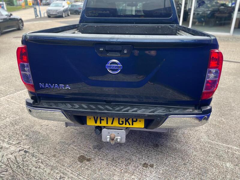 Nissan Navara 2.3 dCi Tekna Pickup Double Cab 4dr Diesel Auto 4WD Euro 6 (190 ps) - U7198