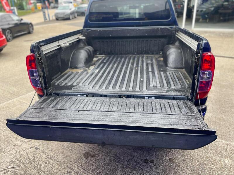 Nissan Navara 2.3 dCi Tekna Pickup Double Cab 4dr Diesel Auto 4WD Euro 6 (190 ps) - U7198