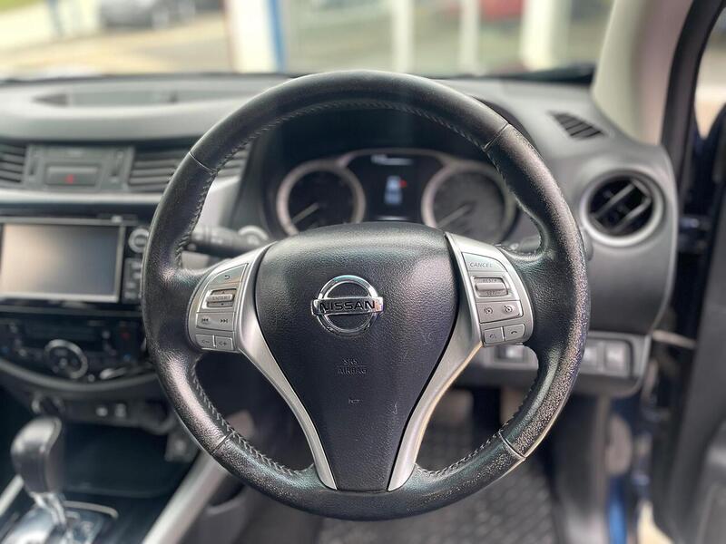 Nissan Navara 2.3 dCi Tekna Pickup Double Cab 4dr Diesel Auto 4WD Euro 6 (190 ps) - U7198