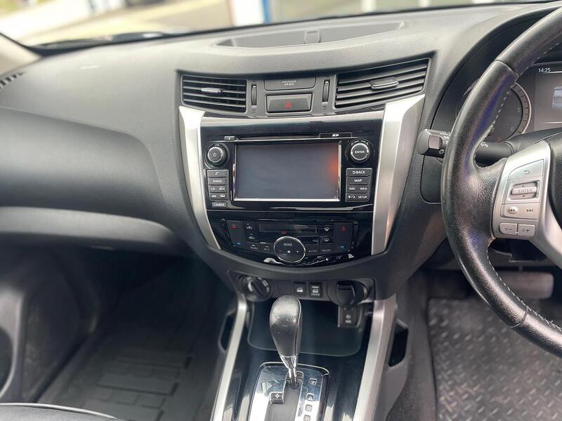 Nissan Navara 2.3 dCi Tekna Pickup Double Cab 4dr Diesel Auto 4WD Euro 6 (190 ps) - U7198