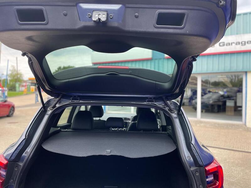 Renault Kadjar 1.3 TCe Iconic SUV 5dr Petrol Manual Euro 6 (s/s) (140 ps) - U7213