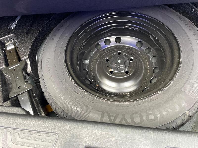 Renault Kadjar 1.3 TCe Iconic SUV 5dr Petrol Manual Euro 6 (s/s) (140 ps) - U7213