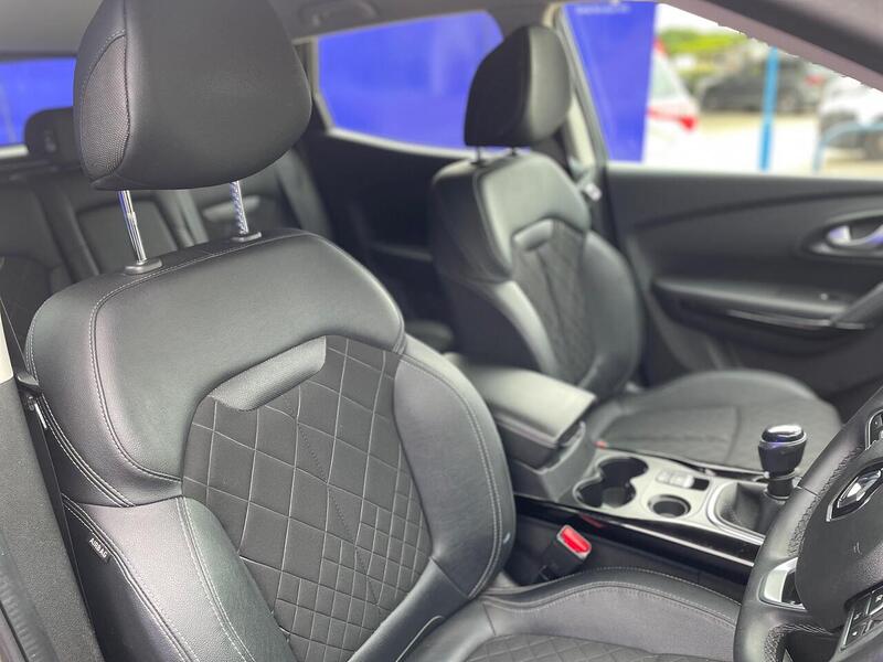 Renault Kadjar 1.3 TCe Iconic SUV 5dr Petrol Manual Euro 6 (s/s) (140 ps) - U7213