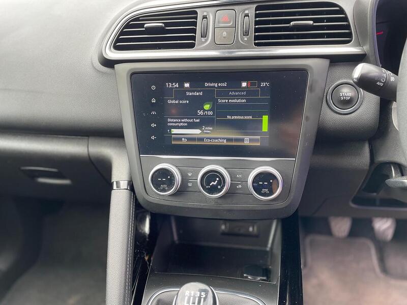 Renault Kadjar 1.3 TCe Iconic SUV 5dr Petrol Manual Euro 6 (s/s) (140 ps) - U7213