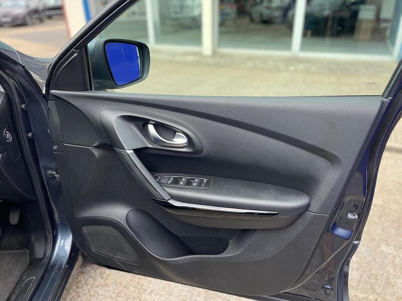 Renault Kadjar 1.3 TCe Iconic SUV 5dr Petrol Manual Euro 6 (s/s) (140 ps) - U7213