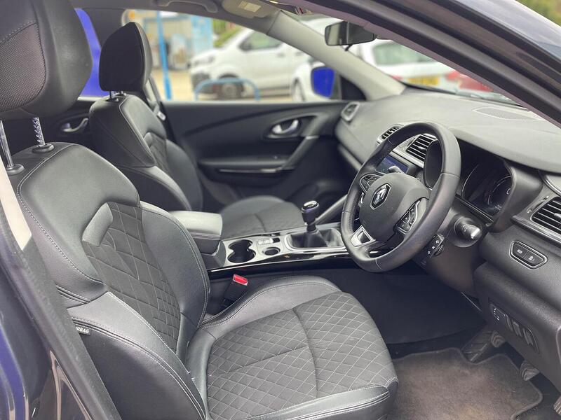 Renault Kadjar 1.3 TCe Iconic SUV 5dr Petrol Manual Euro 6 (s/s) (140 ps) - U7213