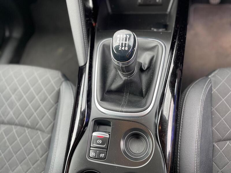 Renault Kadjar 1.3 TCe Iconic SUV 5dr Petrol Manual Euro 6 (s/s) (140 ps) - U7213