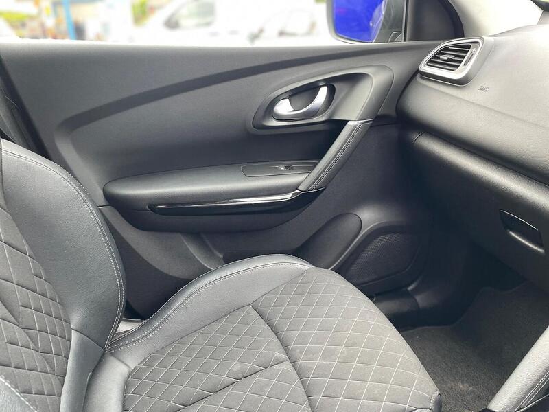 Renault Kadjar 1.3 TCe Iconic SUV 5dr Petrol Manual Euro 6 (s/s) (140 ps) - U7213