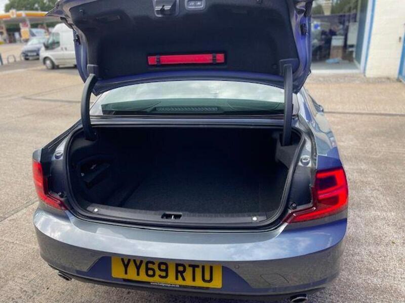 Volvo S90 2.0 T4 Momentum Plus Saloon 4dr Petrol Auto Euro 6 (s/s) (190 ps) - U7239