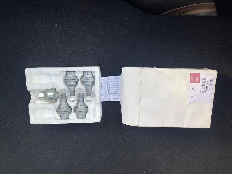 Citroen C1 1.2 PureTech Flair Edition Hatchback 5dr Petrol Manual Euro 6 (82 ps) - U7241