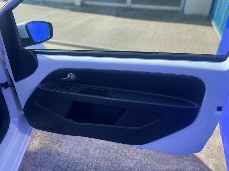 Volkswagen up! 1.0 High up! Hatchback 3dr Petrol Manual Euro 5 (75 ps) - U7243