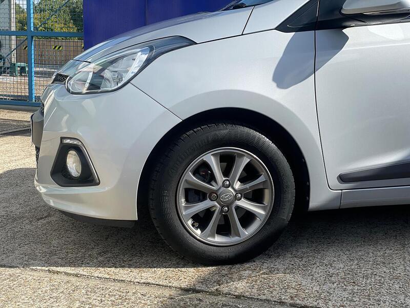 Hyundai i10 1.2 Premium Hatchback 5dr Petrol Auto Euro 6 (87 ps) - U7244