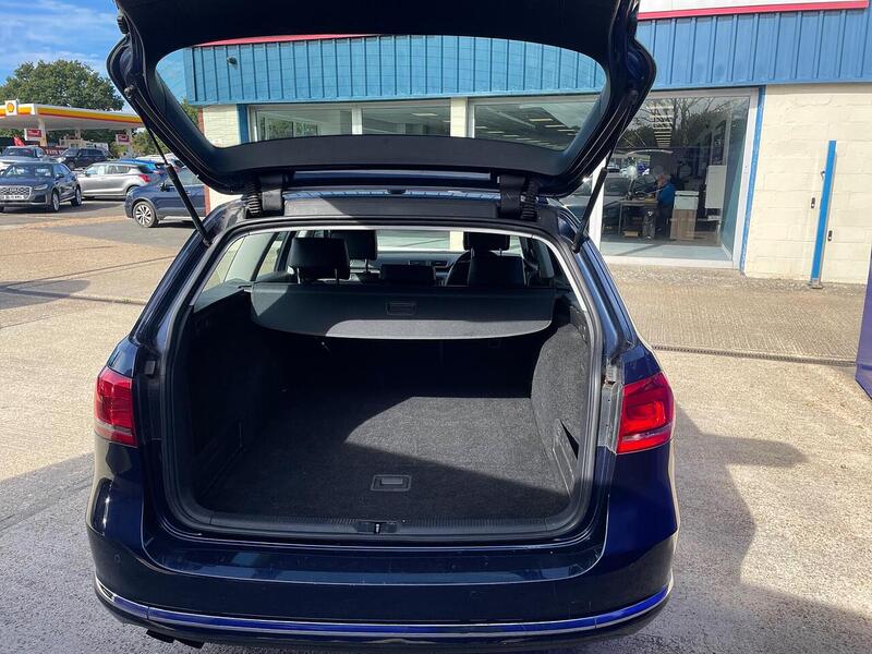 Volkswagen Passat 2.0 TDI BlueMotion Tech Executive Estate 5dr Diesel Manual Euro 5 (s/s) (140 ps) - U7250