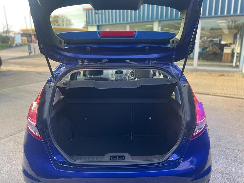 Ford Fiesta 1.6 Zetec Hatchback 5dr Petrol Powershift Euro 5 (105 ps) - U7275