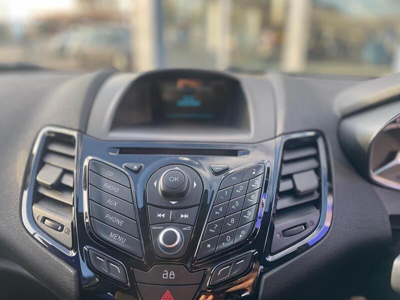 Ford Fiesta 1.6 Zetec Hatchback 5dr Petrol Powershift Euro 5 (105 ps) - U7275