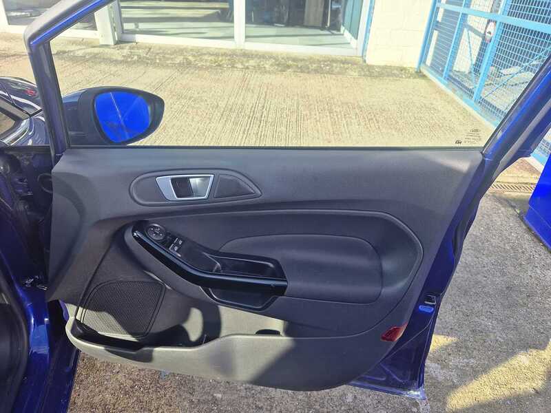 Ford Fiesta 1.6 Zetec Hatchback 5dr Petrol Powershift Euro 5 (105 ps) - U7275